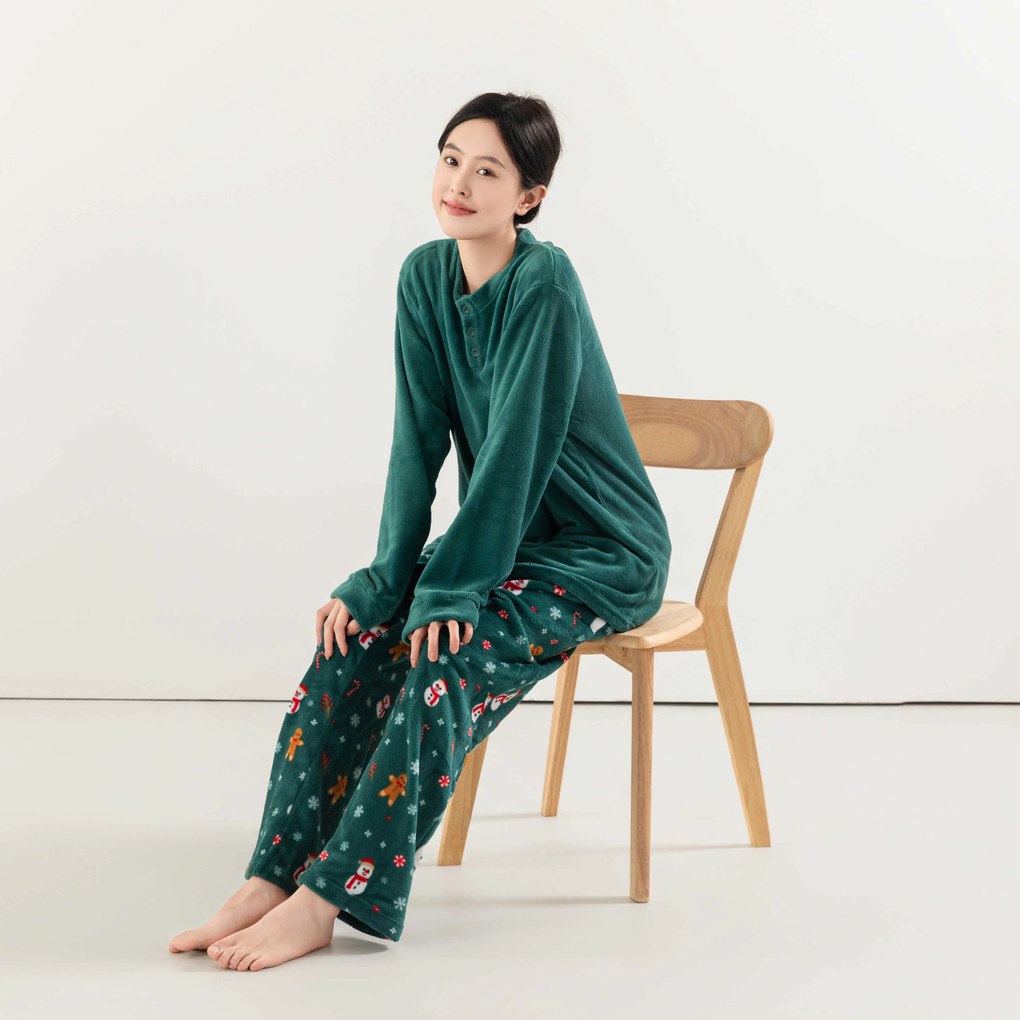 SNOWMAN AND GINGERBREAD zöld mikroplüss pizsama - különböző méretben Méret: L