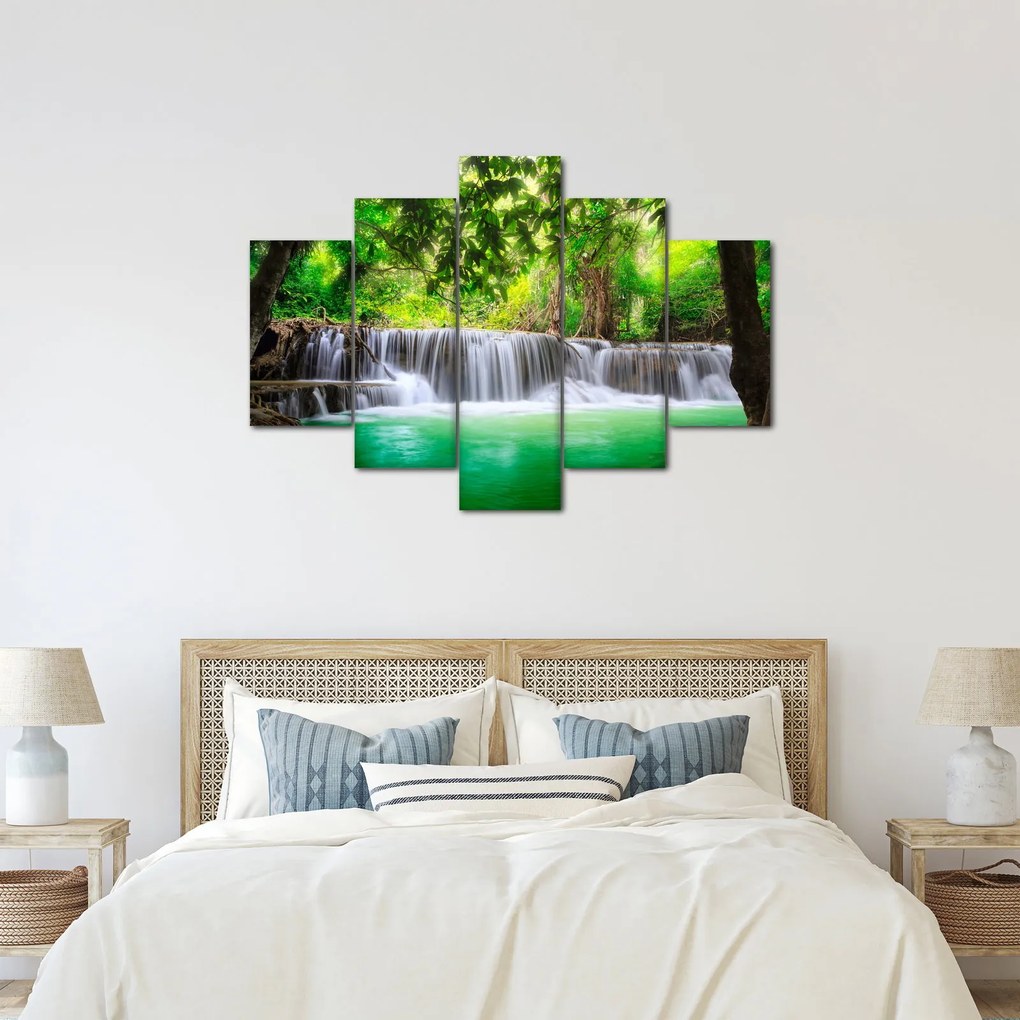 Kép egy vízesésről Kanchanaburiban, Thaiföldön (150x105 cm)