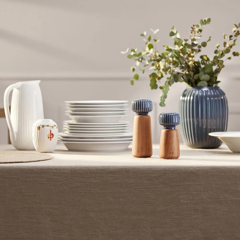 Hammershoi tölgyfa fűszerőrlő, antracitszürke porcelán részletekkel, magasság 17,5 cm - Kähler Design