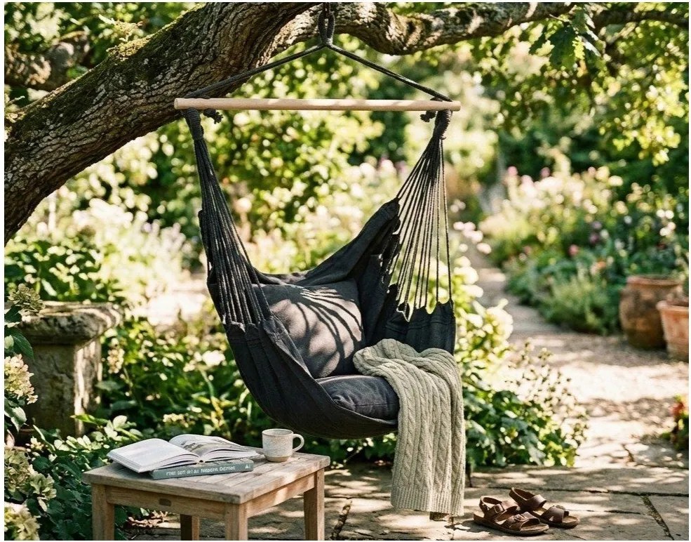 Fekete párnázott kerti függőfotel Tobago – Garden Pleasure
