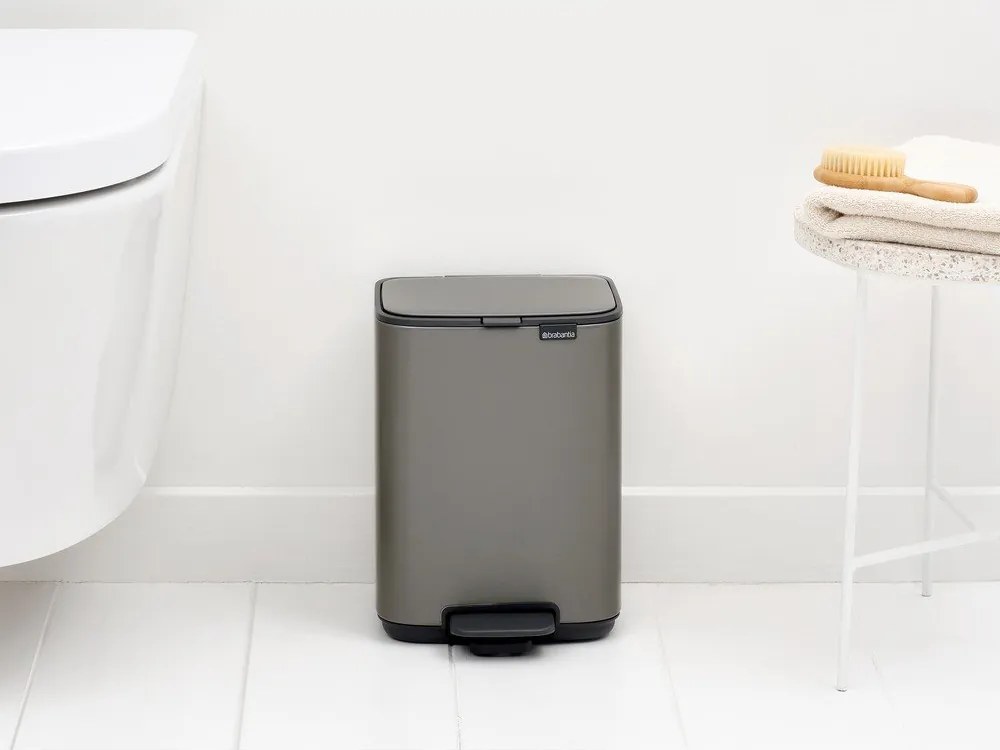 Szürke acél pedálos szemetes 4 l Bo – Brabantia