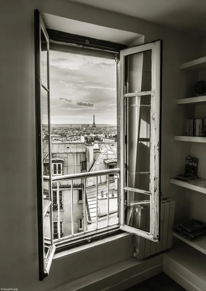 Poszter 21x29,7cm Az Eiffel-torony a Montmartre-i lakás ablakán keresztül látható