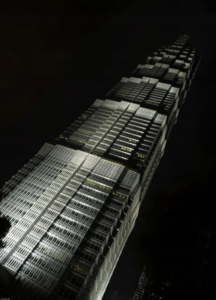 Poszter 39,5x55cm Jinmao torony éjszaka Sanghajban, Assaf Frank