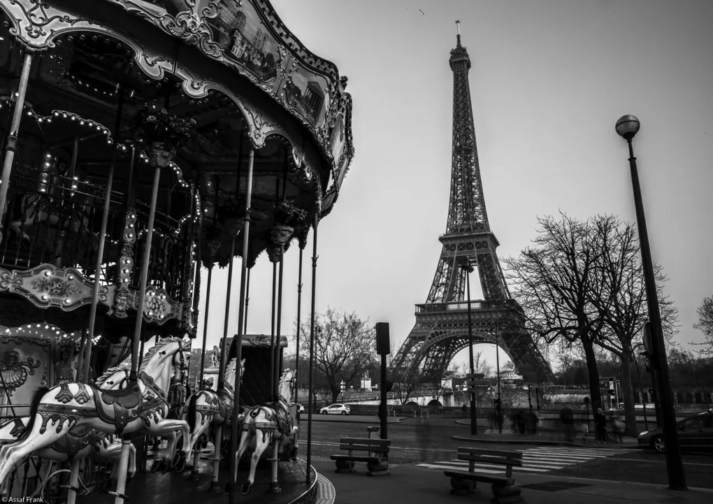 Poszter 29,7x21cm Körhinta Eiffel-toronnyal a háttérben, Assaf Frank