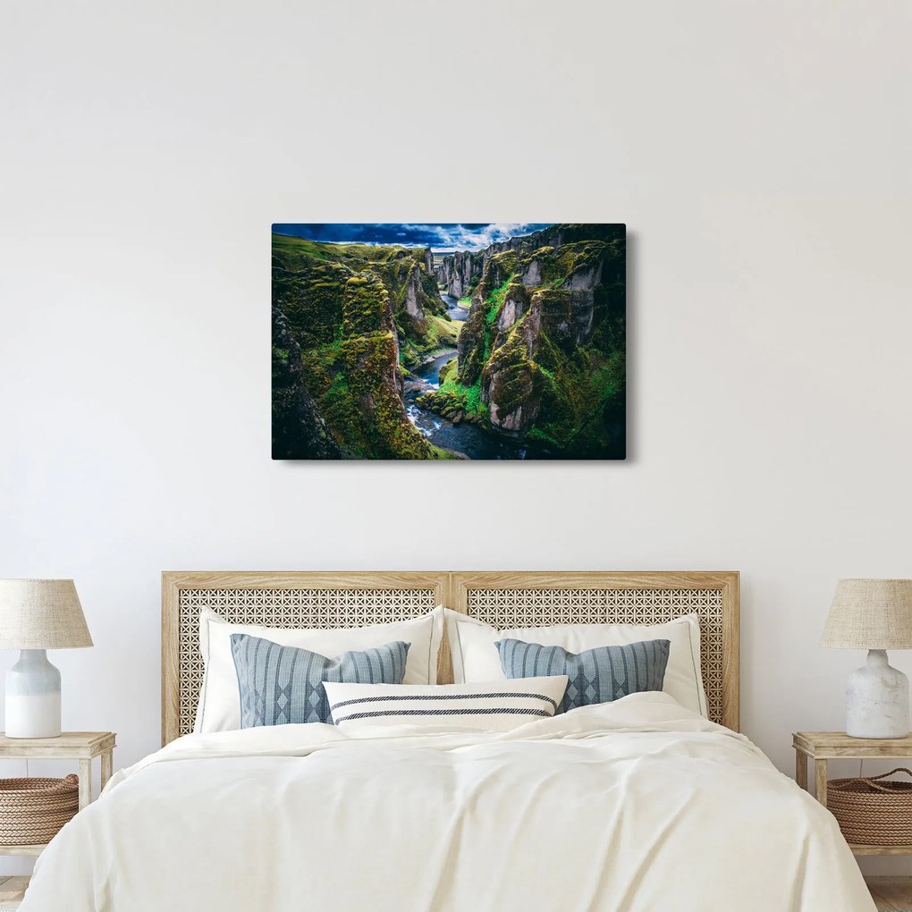 Kép - Folyó a sziklás völgyben (90x60 cm)