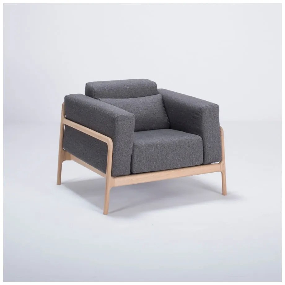 Fawn tölgyfa fotel sötétszürke szövet ülőrésszel - Gazzda