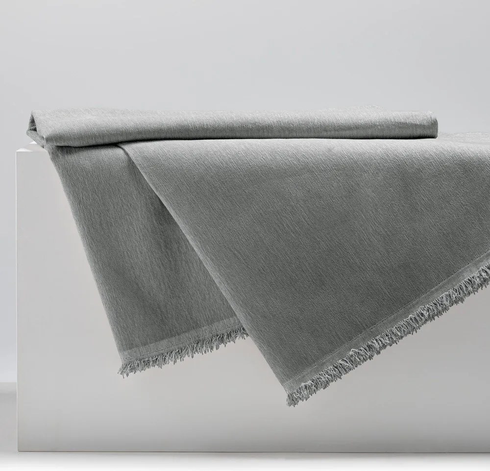 Szürke zsenília ágytakaró 220x240 cm Talo – Filumi