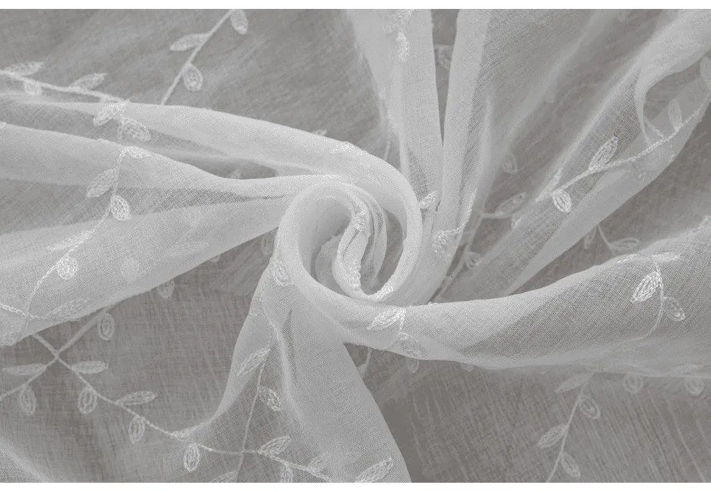 Fehér VINTORA függöny levélmintával 140x250 cm Felfüggesztés: Fém gyűrűk