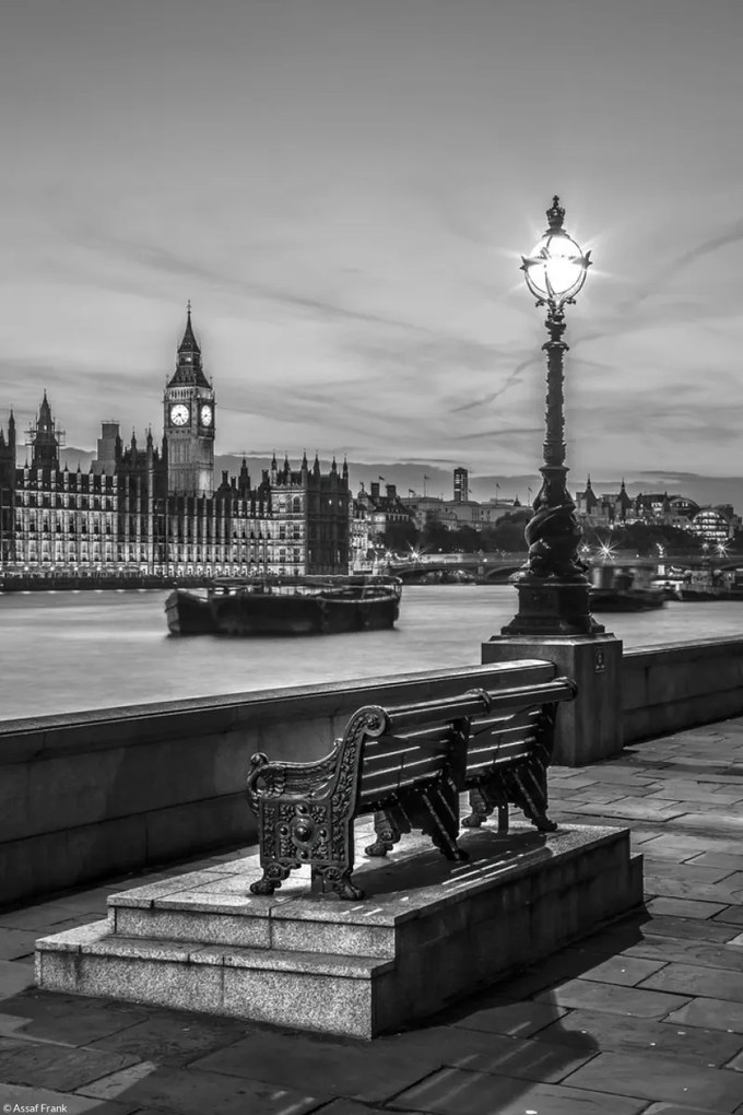 Poszter 20x30cm Padok a járdán a Temze folyó mellett, Assaf Frank