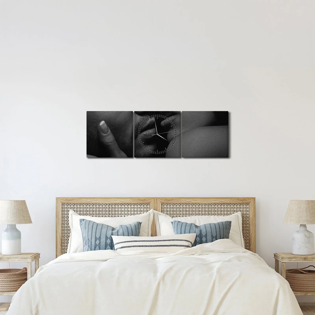 Kép - Csók, fekete-fehér fotó (órával) (90x30 cm)