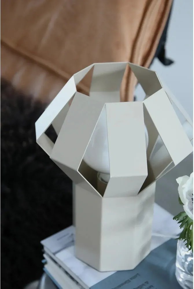 Bézs fém asztali lámpa fém búrával (magasság 27 cm) Octa – Markslöjd