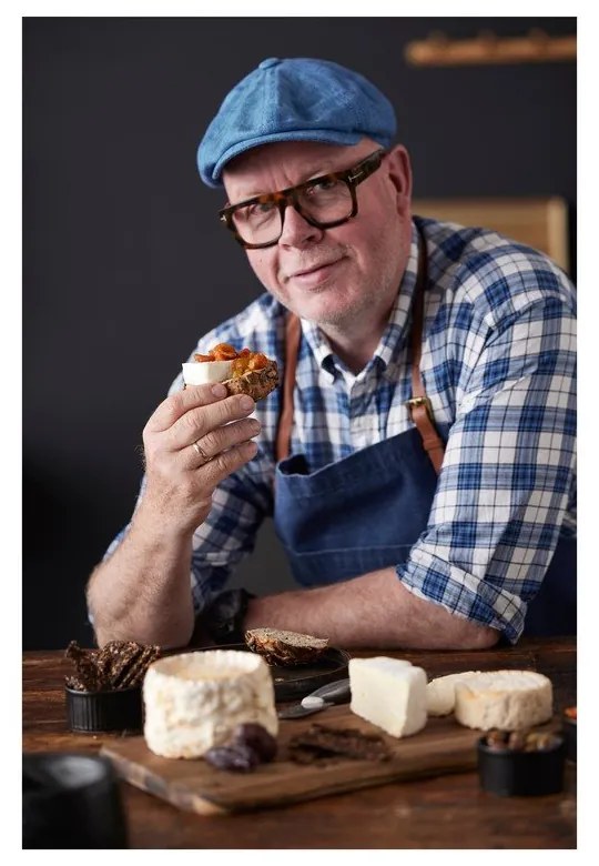 Fa vágódeszka tartozékokkal szeleteléshez 22x38 cm – Holm