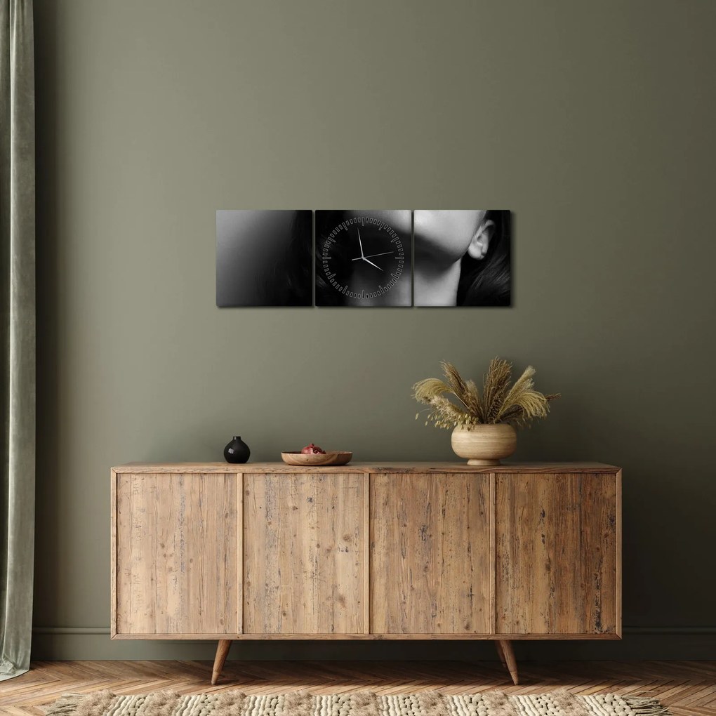Kép - vörös rúzsos nő portréja (órával) (90x30 cm)