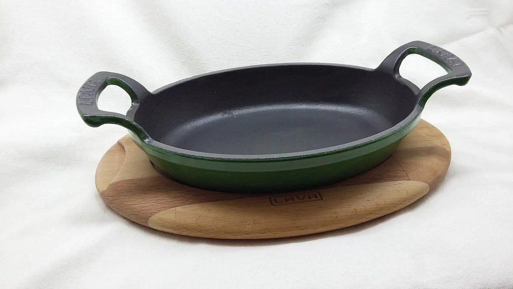 Öntöttvas serpenyő 19x14 cm fa talppal zöld