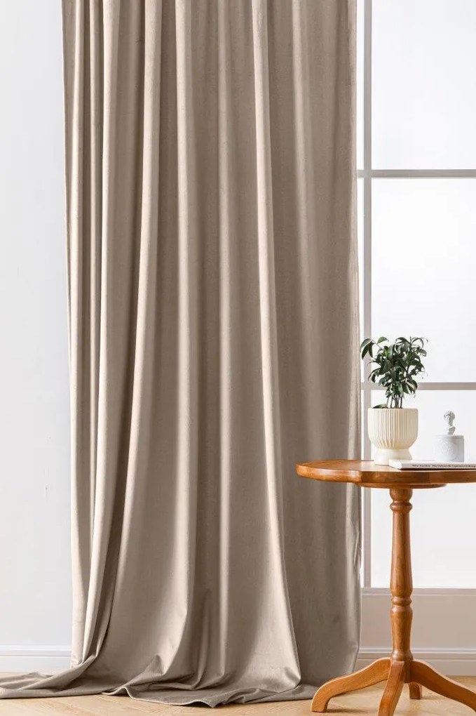 Bézs sötétítő függöny VELVET 140x270 cm Felfüggesztés: Hullámos sínszalag