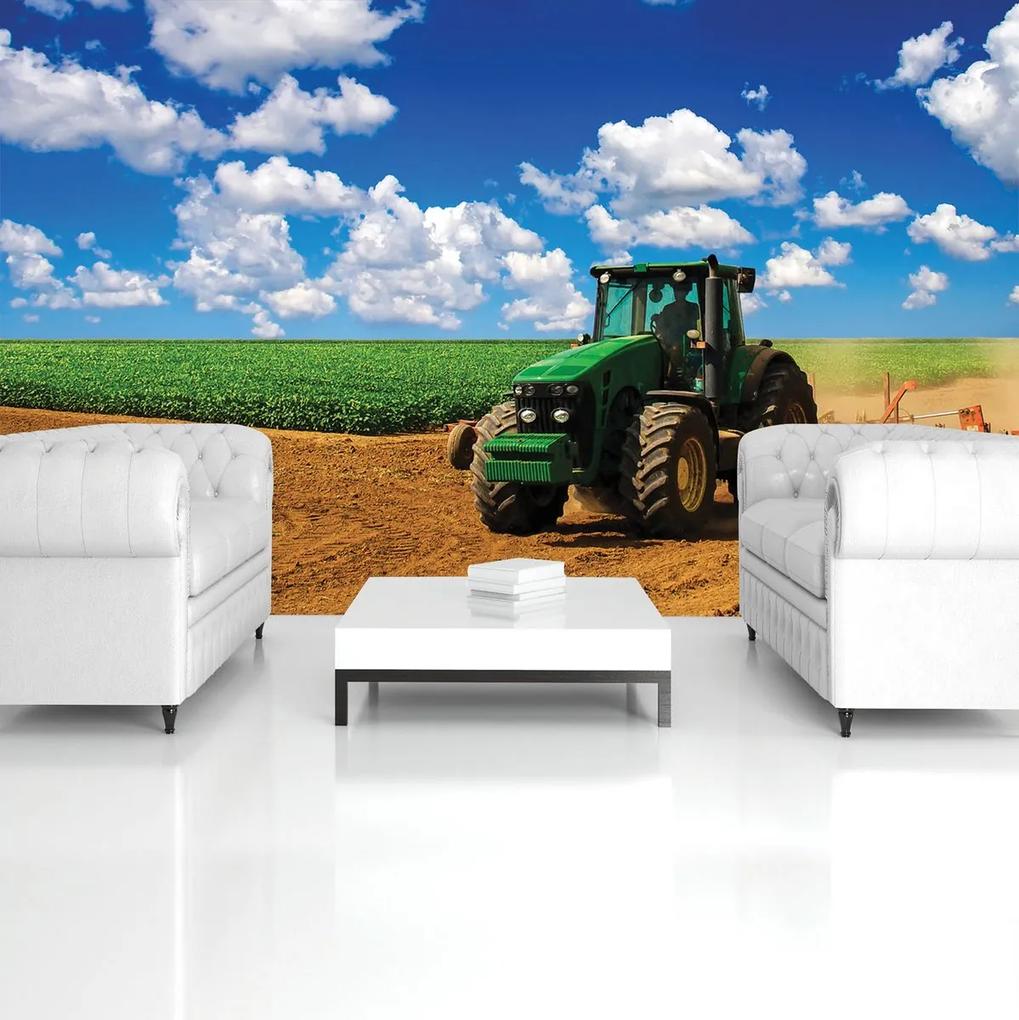 Fotótapéta - Zöld traktor a pályán (254x184 cm)