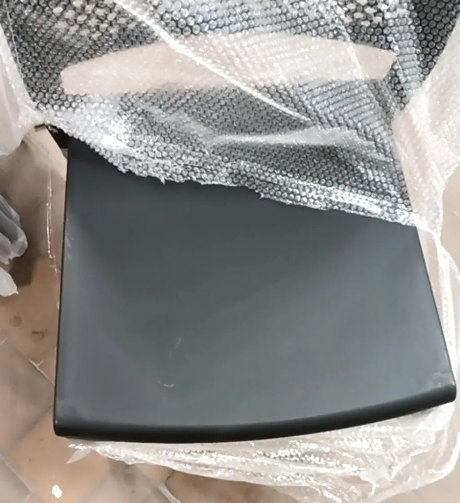 AKCIÓ Fekete műanyag szék PAGI II. osztály