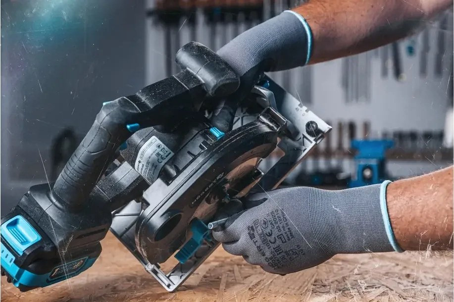 Högert HT2E235-0CS körfűrész, 165mm, 18V, dobozban