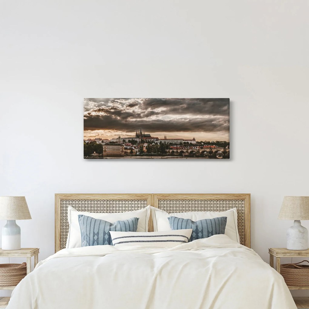 Kép - felhős Prága (120x50 cm)