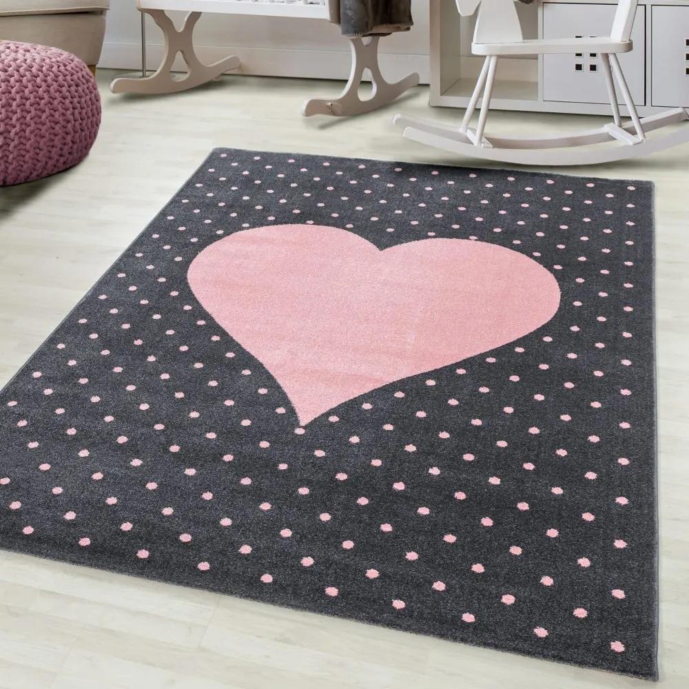 Rózsaszín Szív luxus szürke szőnyeg a gyerekszobába Szélesség: 120 cm | Hossz: 170 cm