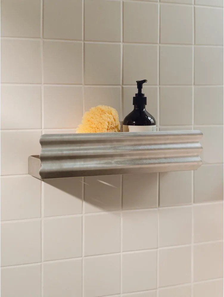 Ezüstszínű fali rozsdamentes acél fürdőszobai polc Olbi – noo.ma