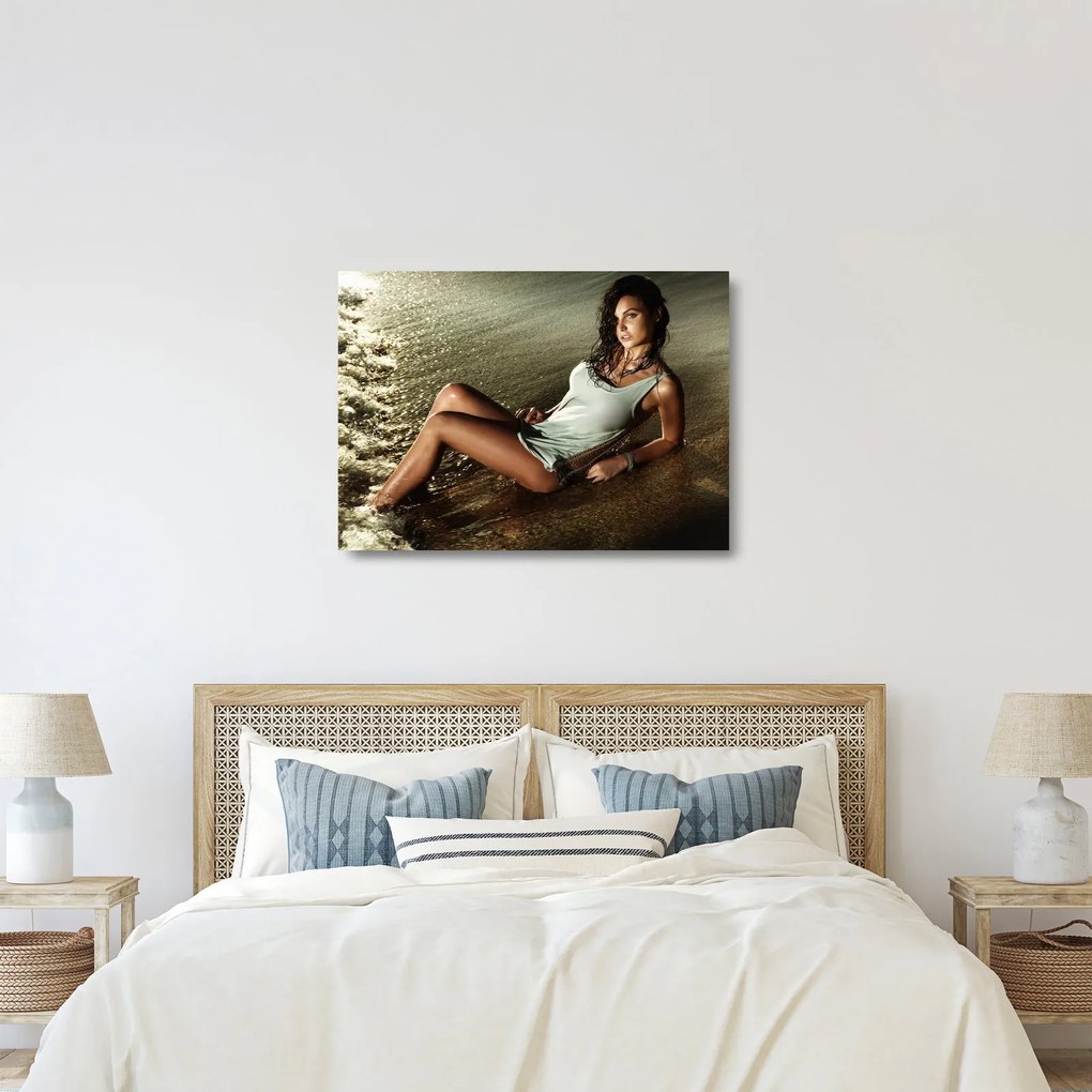 Egy nő a tengerparton képe (üvegen) (70x50 cm)