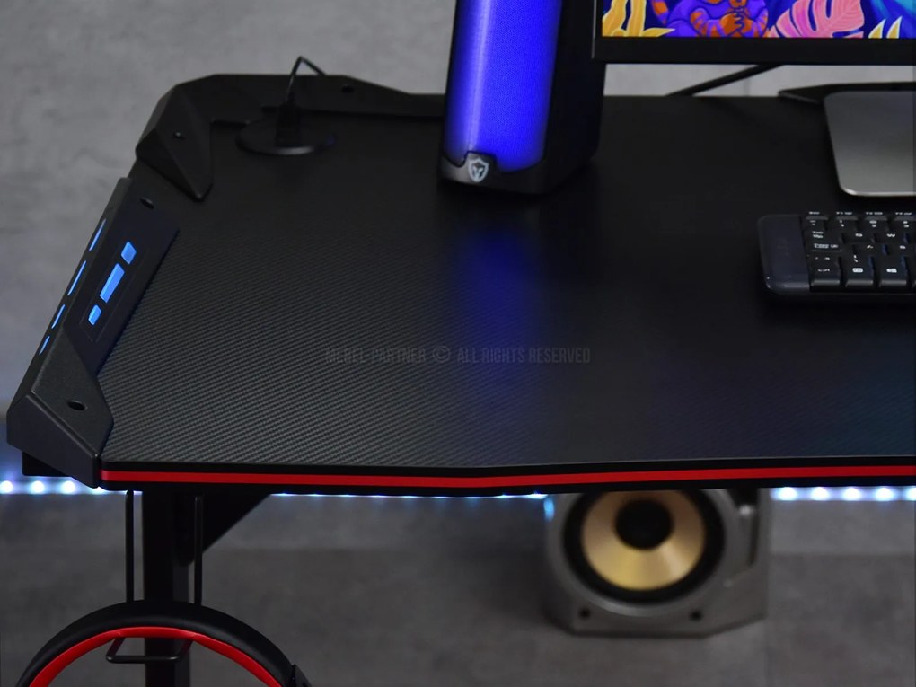 PC asztal Matts Led (fekete). Akció -16%. 1109786
