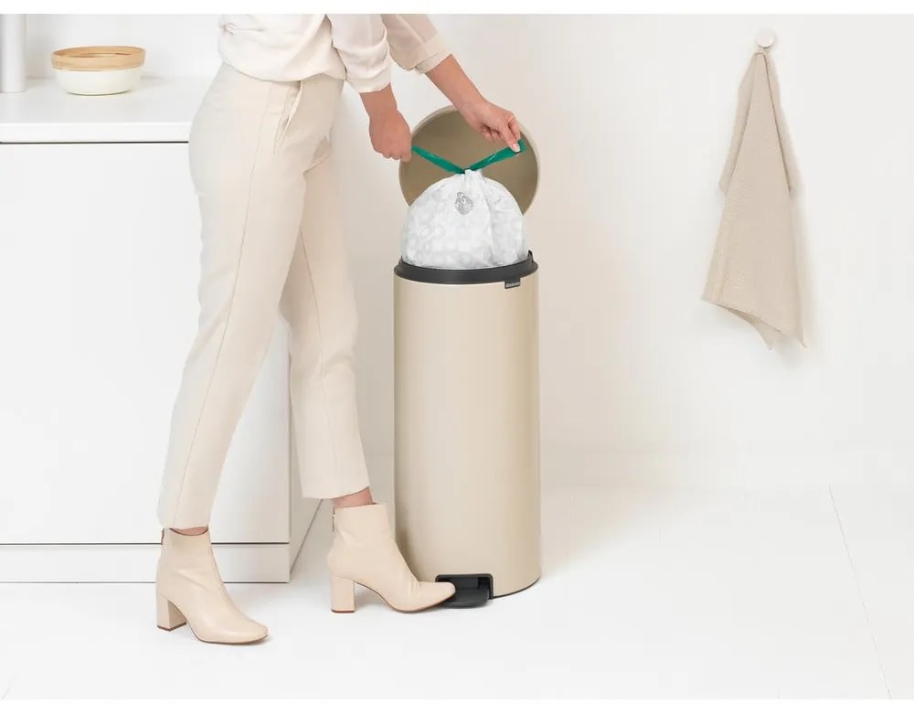 Bézs acél pedálos szemetes 30 l NewIcon – Brabantia
