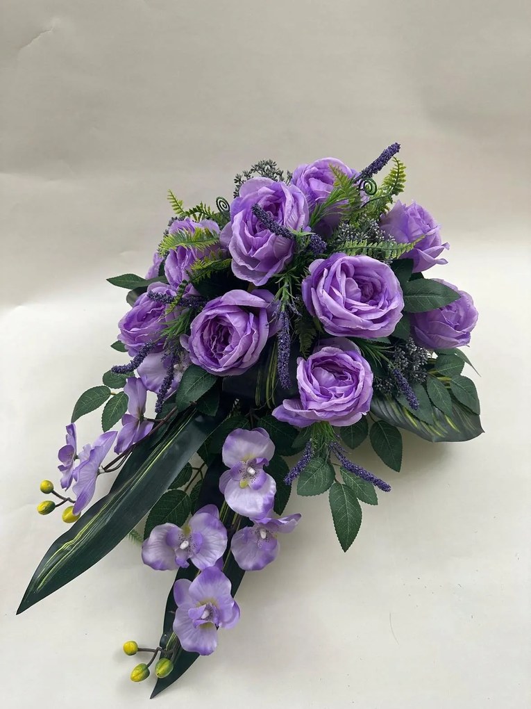 Kompozíció Virágok a sírhoz temető csokor virágtartó művirágok