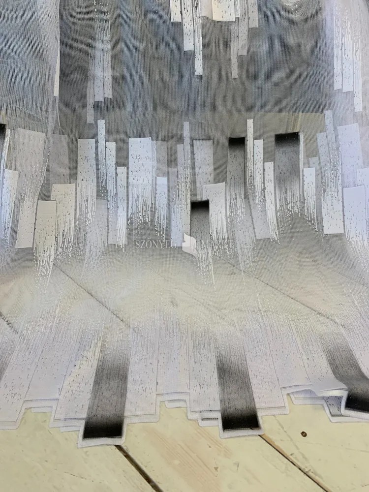 Kész függöny fehér-fekete mintával 300x180 cm