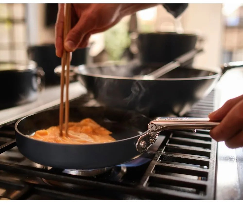 Serpenyő készlet kerámia felülettel 2 db-os Space – Joseph Joseph