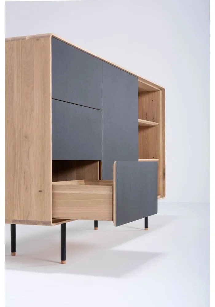 Fekete-natúr színű tölgyfa alacsony komód 176x100 cm Fina – Gazzda