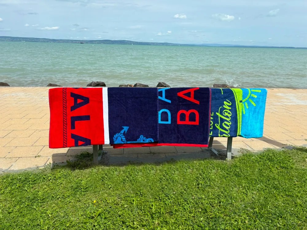 Balaton 2024 kék-piros strandtörölköző