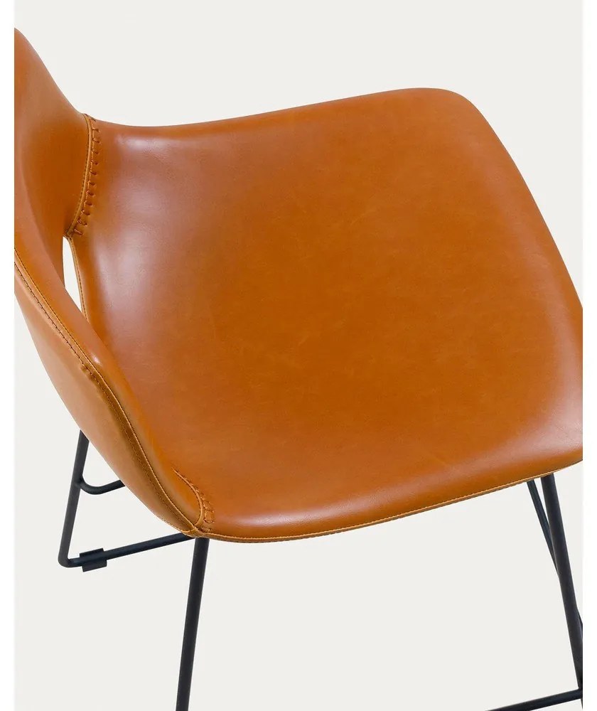 Konyakbarna bőrutánzat bárszék (ülésmagasság 65 cm) Zahara – Kave Home