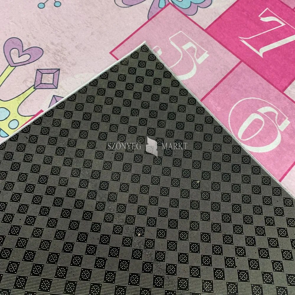 Ugróiskola mintás gyerekszőnyeg 130x180 cm