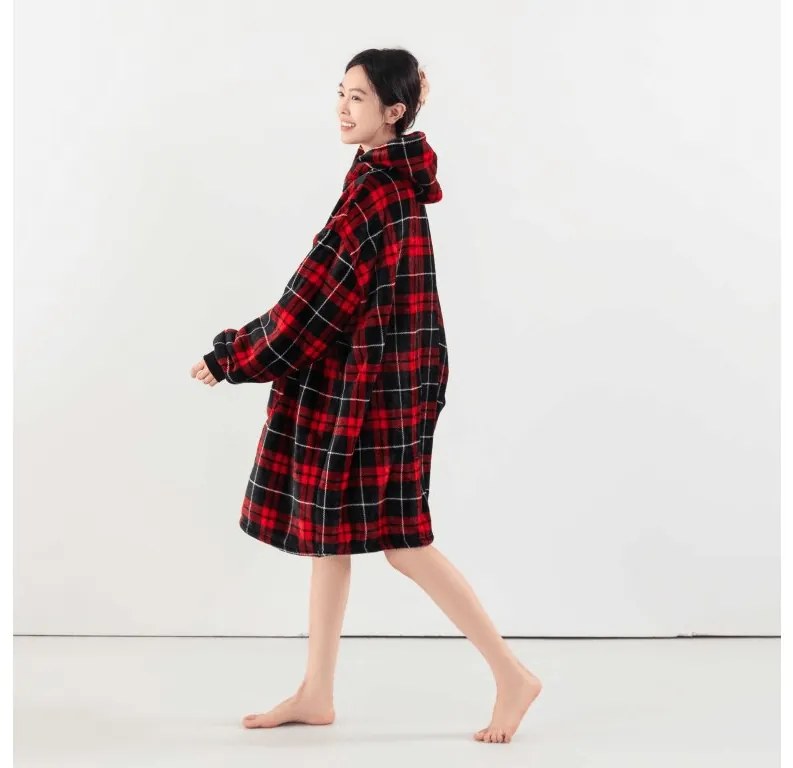 ALBURY piros báránybunda hatású kapucnis, ujjas pléd