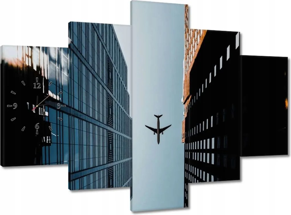 Faliórák 150x105 Repülőgép az épületek között