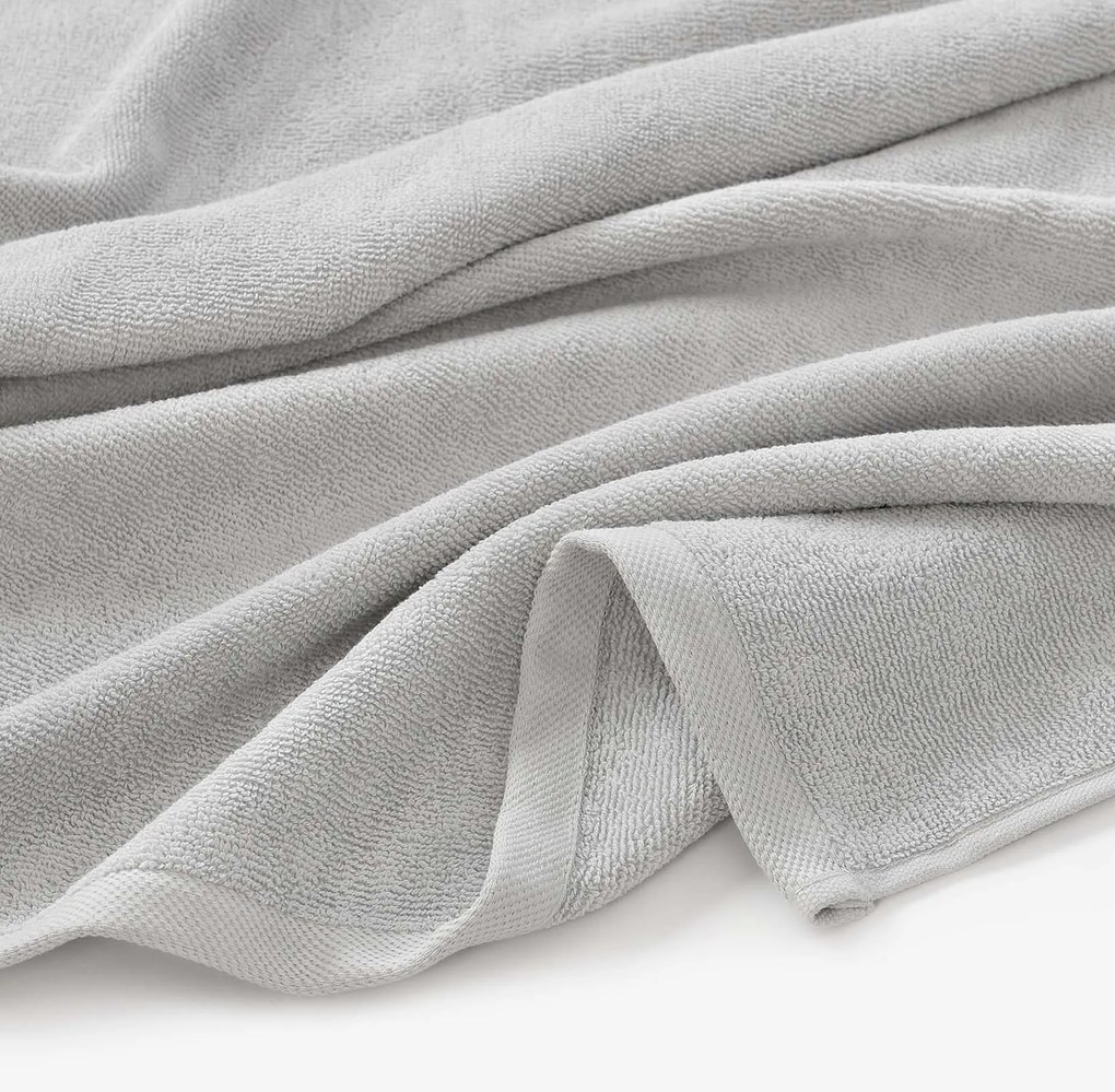 Goldea bordűr nélküli frottír törölköző és fürdőlepedő soft – szürke 50 x 100 cm