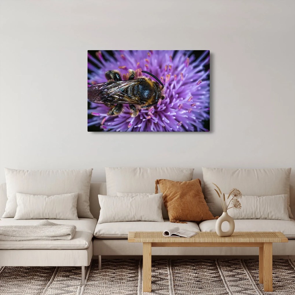 Méh a virágon képe (90x60 cm)