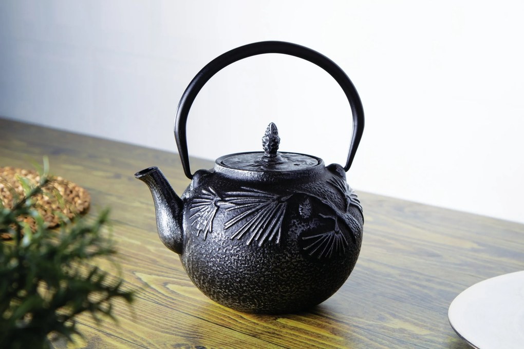 Matt fekete öntöttvas teáskanna szűrővel 800 ml Berlinger Haus Matte Black