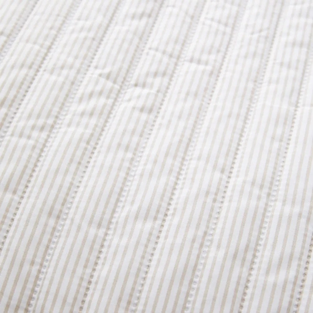 Bézs steppelt ágytakaró 220x230 cm Stripe – Catherine Lansfield