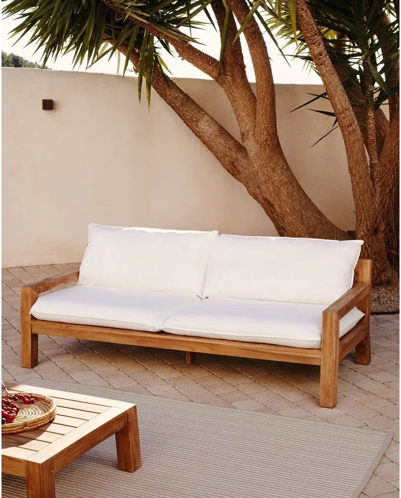Fehér-natúr színű teakfa kerti kanapé Forcanera – Kave Home