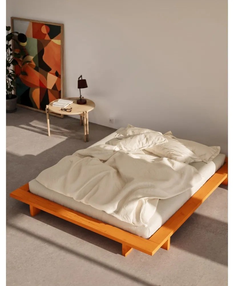 Narancssárga borovi fenyő franciaágy ágytámla nélkül, ágyráccsal 160x200 cm Japan – Karup Design