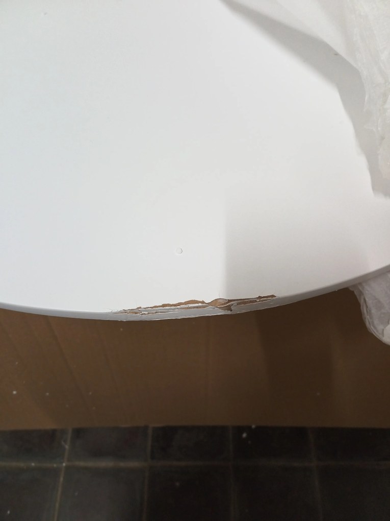 AKCIÓ Fehér étkezőasztal fekete lábakkal OSLO 80x80 II. osztály