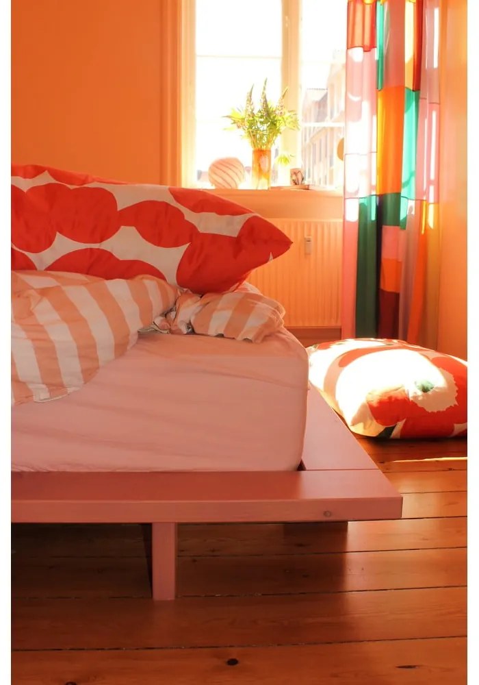 Világos rózsaszín borovi fenyő franciaágy ágyráccsal 140x200 cm Japan – Karup Design