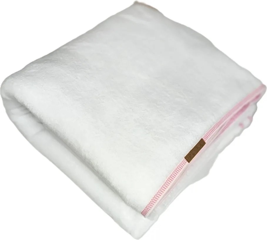 Fehér fleece pléd – puha, könnyű takaró otthonra és utazáshoz