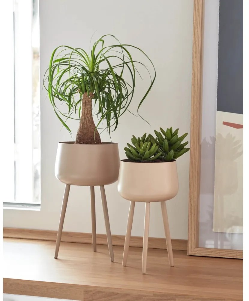 Fém virágtartó állvány ø 15 cm (magasság 28 cm) Apia – Kave Home