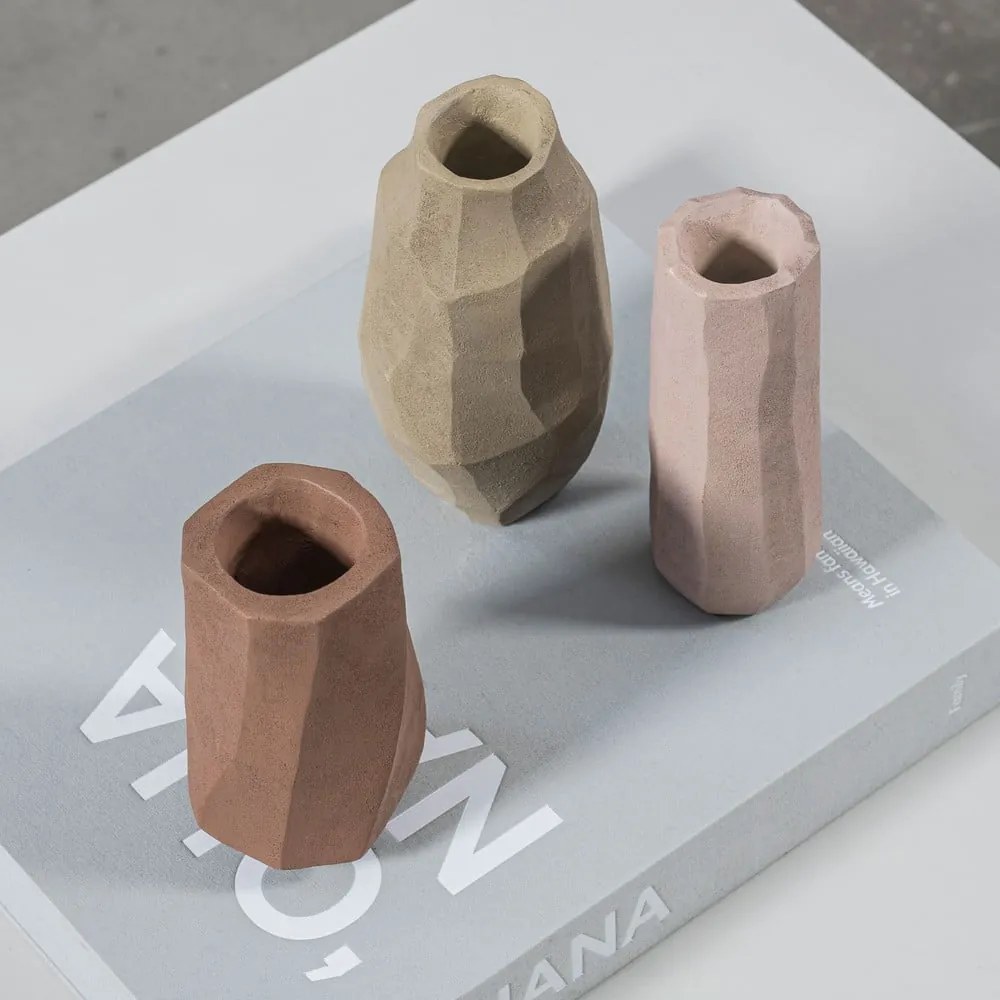 Rózsaszín poligyanta váza (magasság 15,5 cm) Nuki – Mette Ditmer Denmark