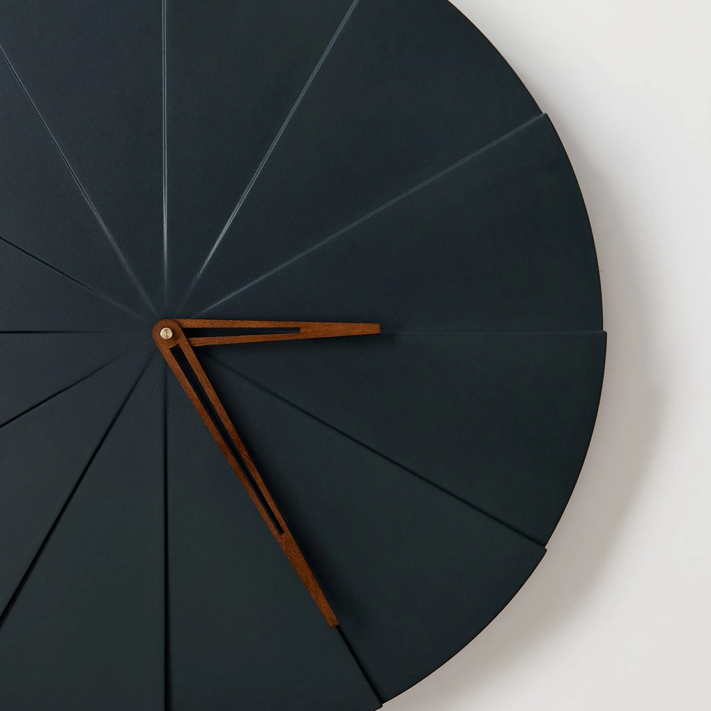 ODLITO Beton falióra Cake – grafit (fekete) – 50 cm – barna mutatók