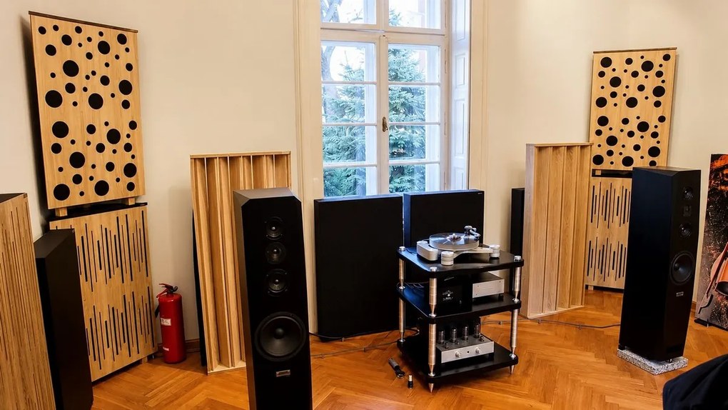 Oszlopos Diffúzor – Rezonátor - fekete , 1db 120x60x10cm Csomagolva, szállítással.